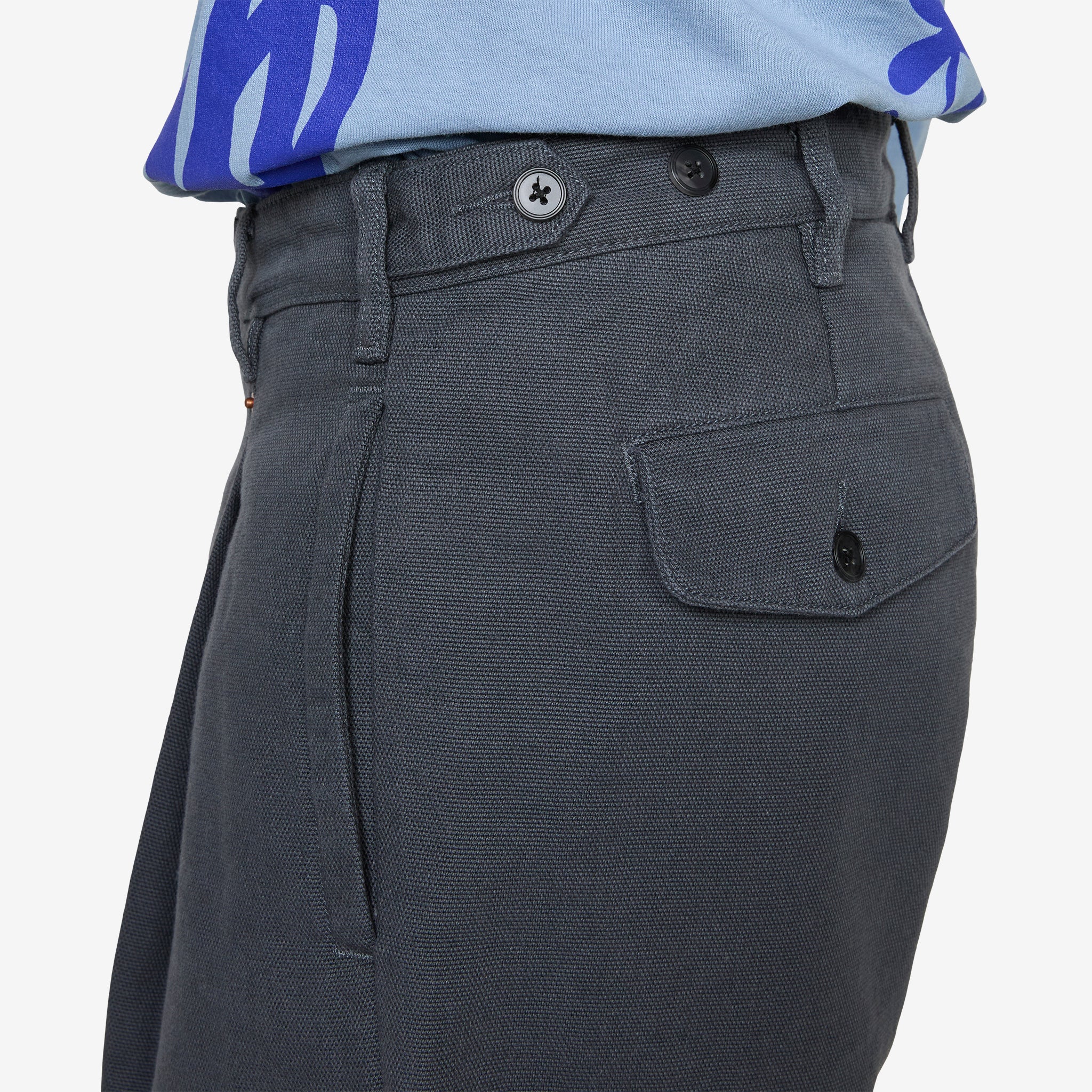 Lyu Short Charcoal - Image 4
