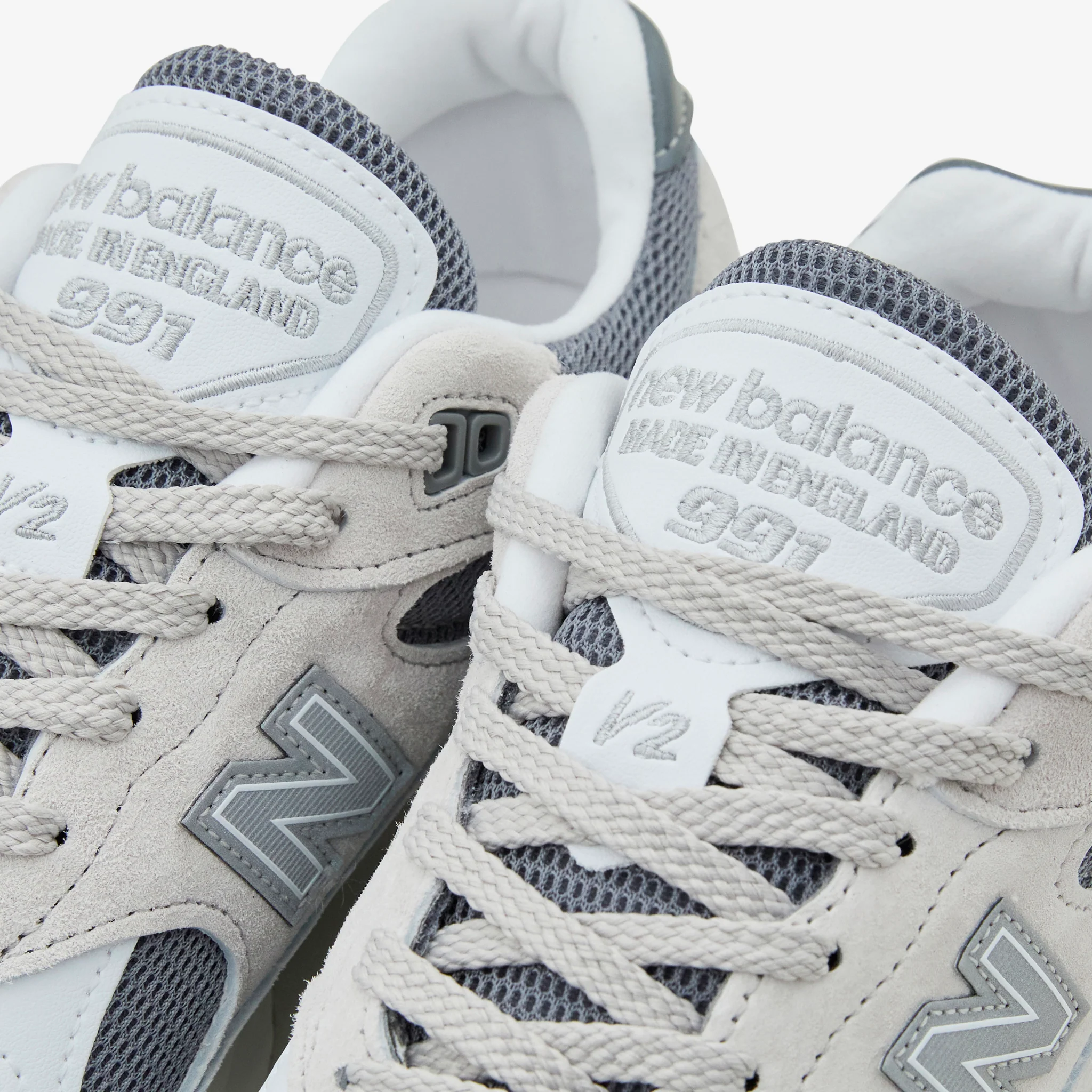 Made in UK 991v2 Nimbus Cloud | Cool Grey | Silver - Image 6